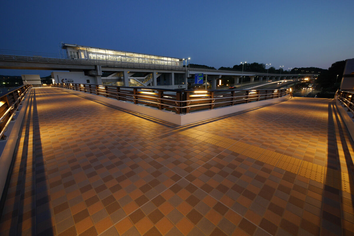 長久手市公園西駅歩道橋 の施工写真