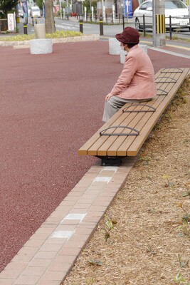 福岡市六本松2号公園・ベンチ写真