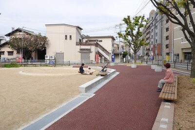 福岡市六本松2号公園・ベンチ写真