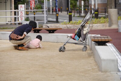福岡市六本松2号公園・ベンチ写真