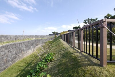 首里城右掖門北園路