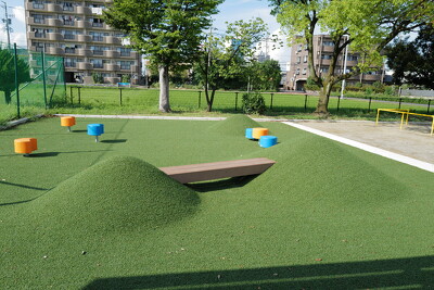 西荘公園・ベンチ写真