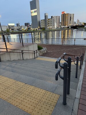 ささしま高架下広場