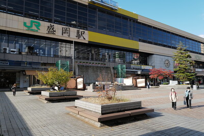 盛岡駅前ベンチ