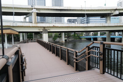 芝浦運河沿緑地