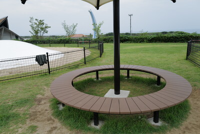 石見海浜公園・ベンチ写真