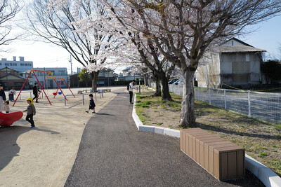 井戸畑児童公園・ベンチ写真