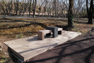 伊勢原市総合運動公園・ベンチ写真