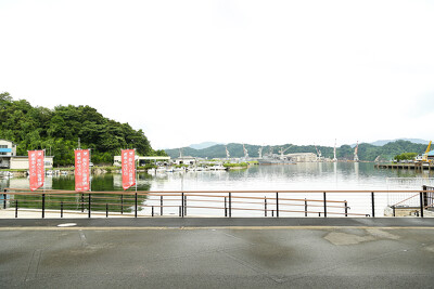 赤れんが博物館前