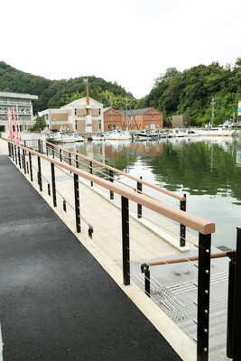 赤れんが博物館前