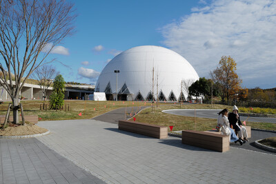 愛･地球博記念公園・ベンチ写真