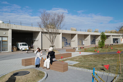 愛･地球博記念公園・ベンチ写真
