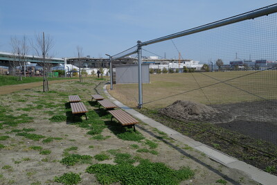 高砂中央公園・ベンチ写真