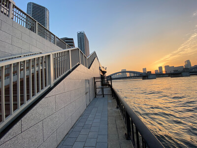 隅田川テラス連絡橋(月島川水門)