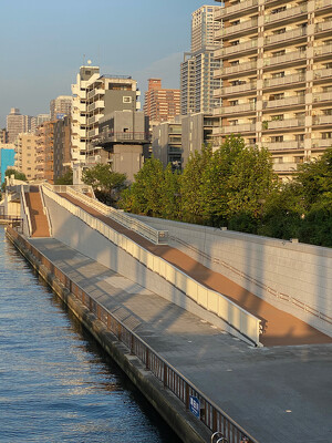隅田川テラス連絡橋(月島川水門)