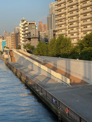 隅田川テラス連絡橋(月島川水門)
