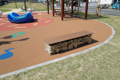 新大村駅公園・ベンチ写真