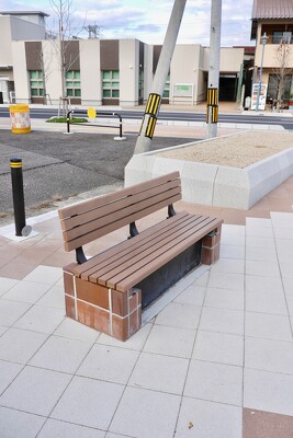 益田市防災街区公園・ベンチ写真