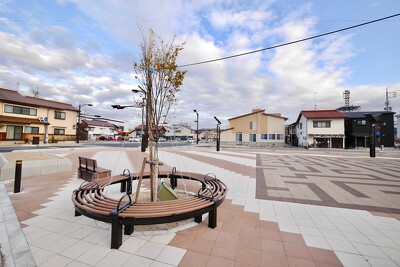 益田市防災街区公園・ベンチ写真