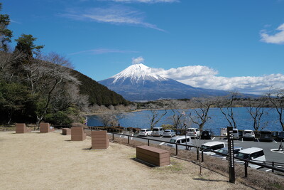 田貫湖畔広場・ベンチ写真