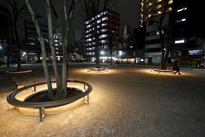 御徒町公園・ベンチ写真