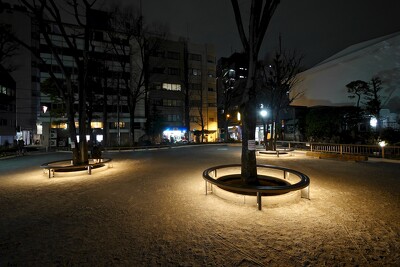 御徒町公園・ベンチ写真