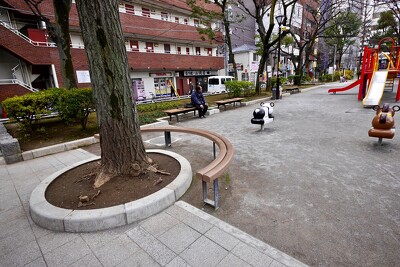 御徒町公園・ベンチ写真
