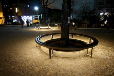 御徒町公園・ベンチ写真
