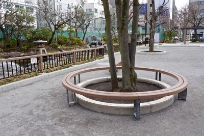 御徒町公園・ベンチ写真