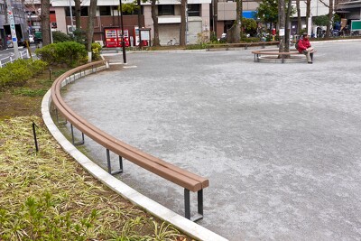 御徒町公園・ベンチ写真