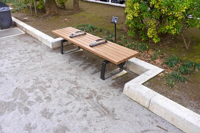御徒町公園・ベンチ写真