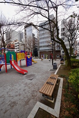 御徒町公園・ベンチ写真