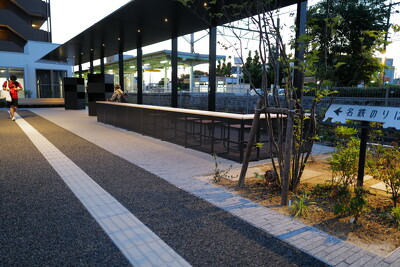 新那加駅南口駅前広場