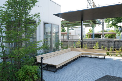 新那加駅南口駅前広場