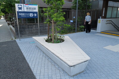 新那加駅南口駅前広場