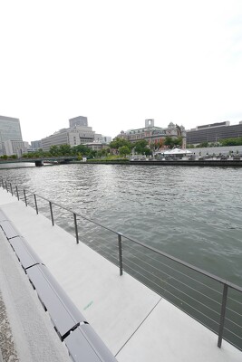 栴檀木橋上流左岸