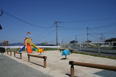 上原田公民館・ベンチ写真