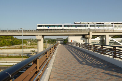 長久手市公園西駅歩道橋